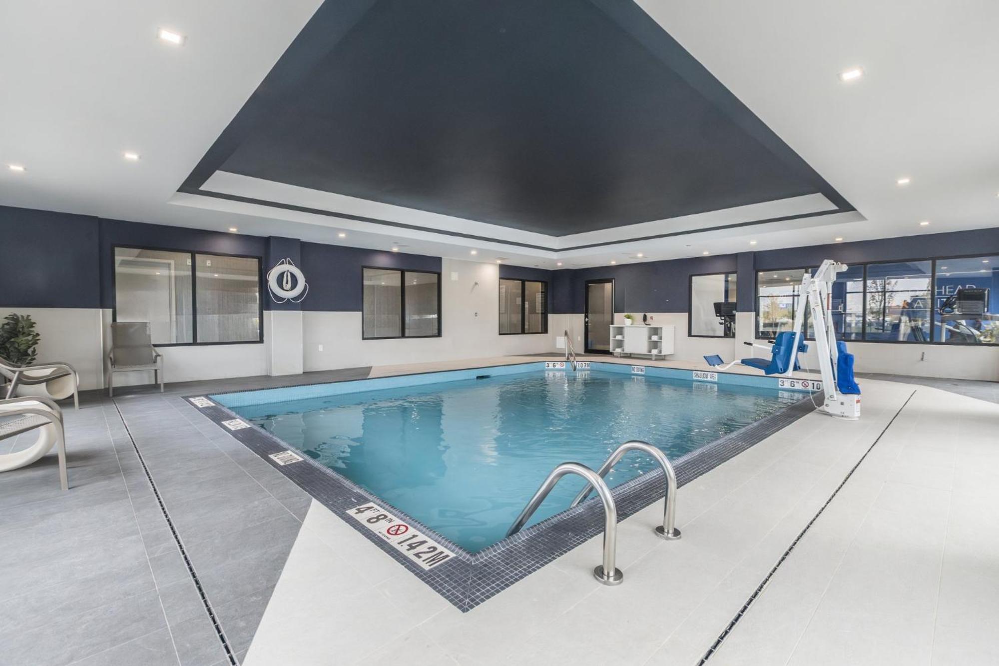 Holiday Inn Express & Suites - Toronto Airport South By Ihg エクステリア 写真