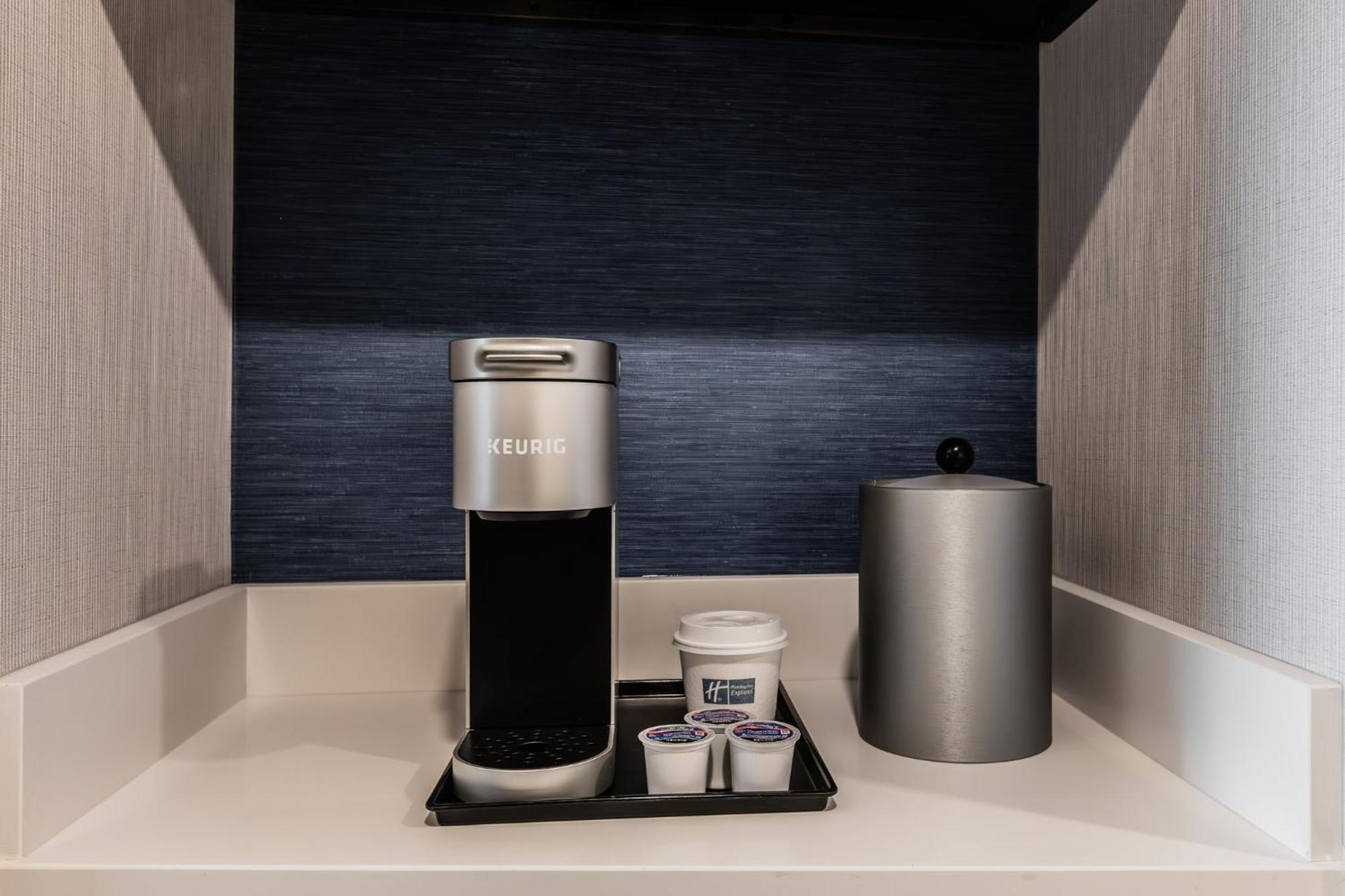 Holiday Inn Express & Suites - Toronto Airport South By Ihg エクステリア 写真