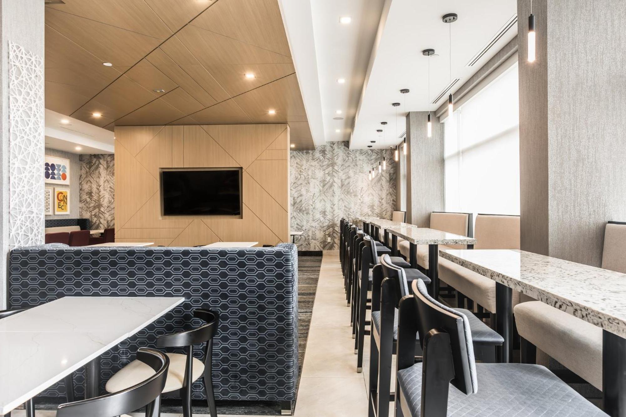 Holiday Inn Express & Suites - Toronto Airport South By Ihg エクステリア 写真