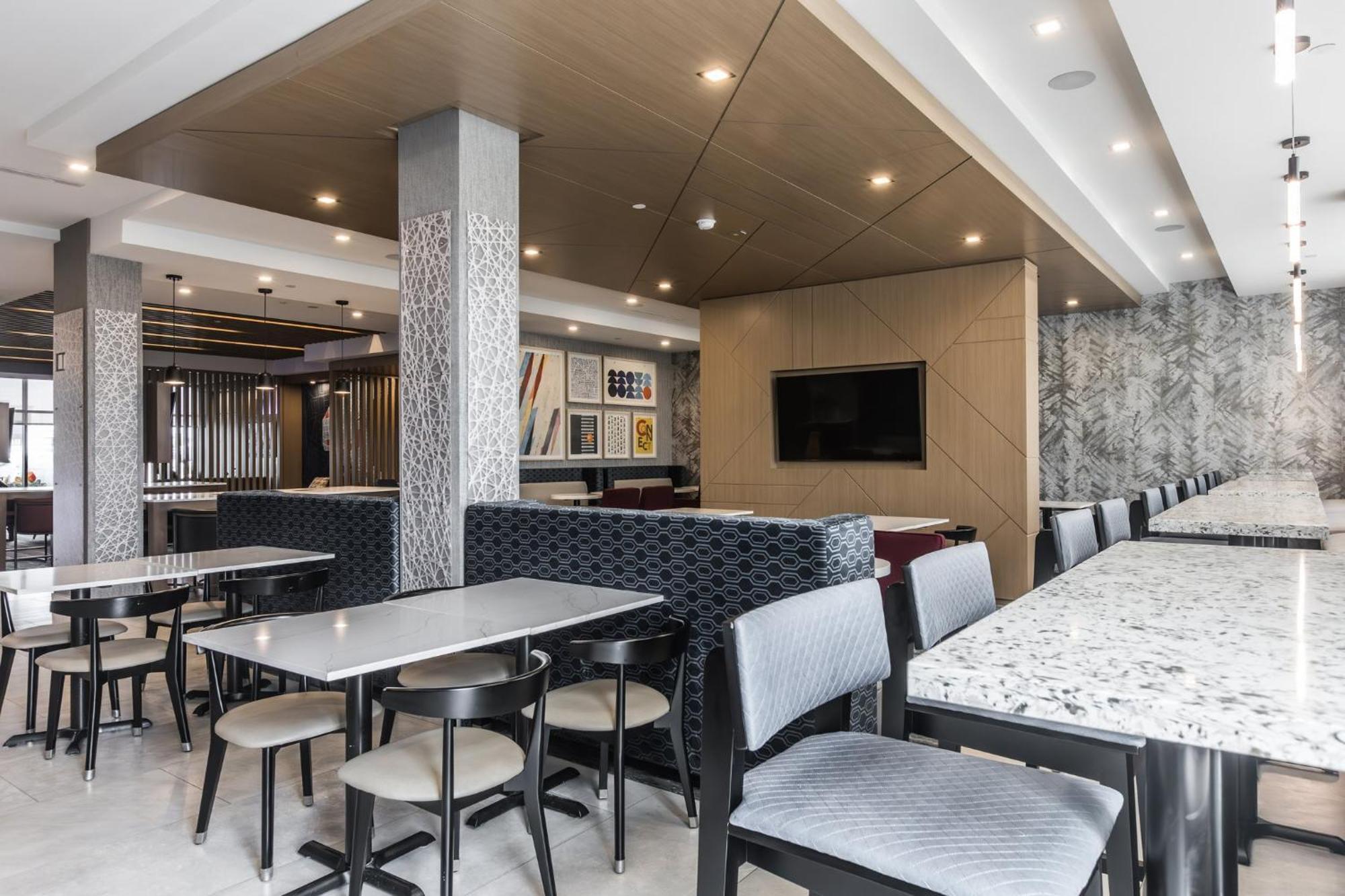 Holiday Inn Express & Suites - Toronto Airport South By Ihg エクステリア 写真