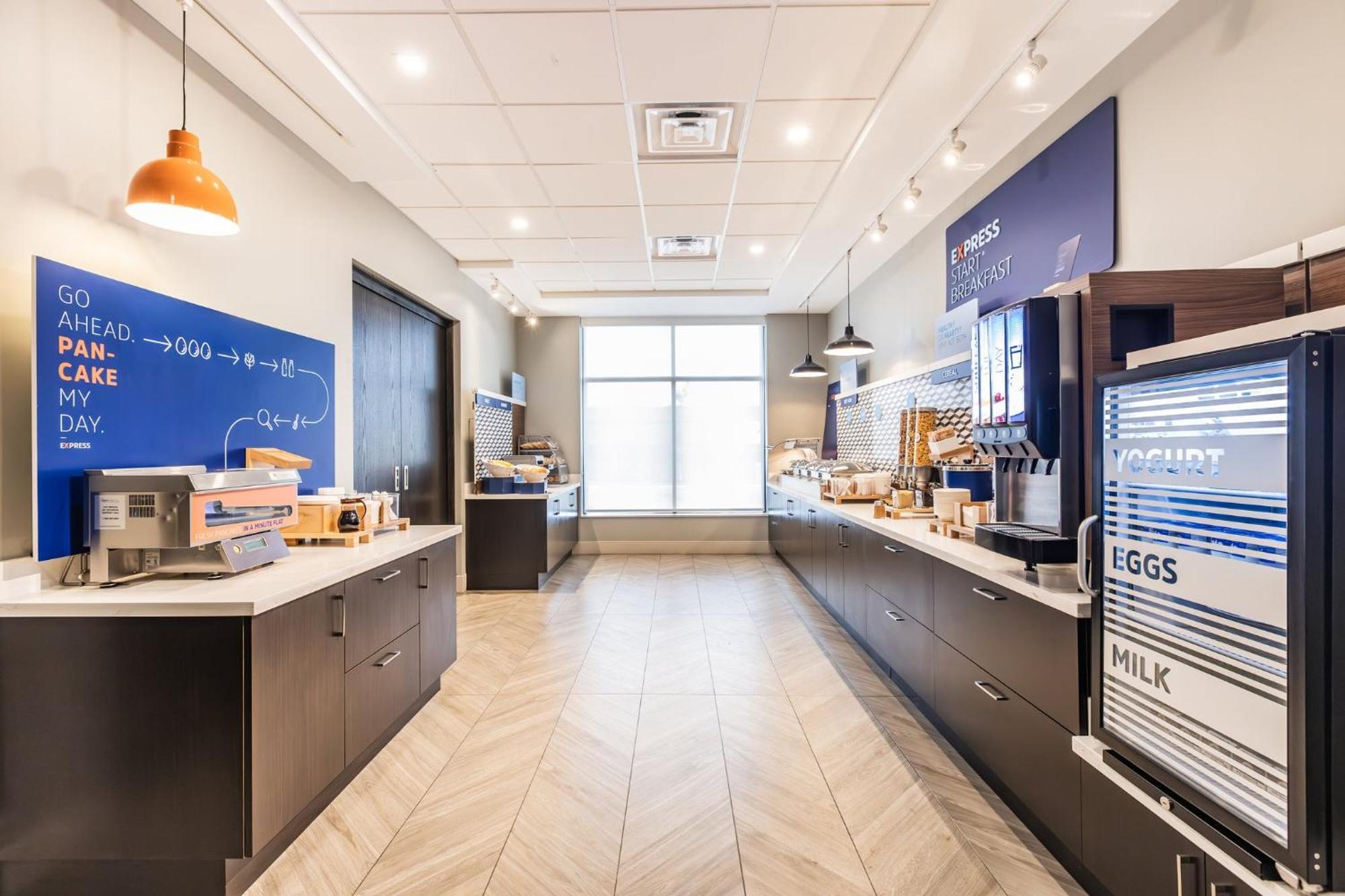 Holiday Inn Express & Suites - Toronto Airport South By Ihg エクステリア 写真