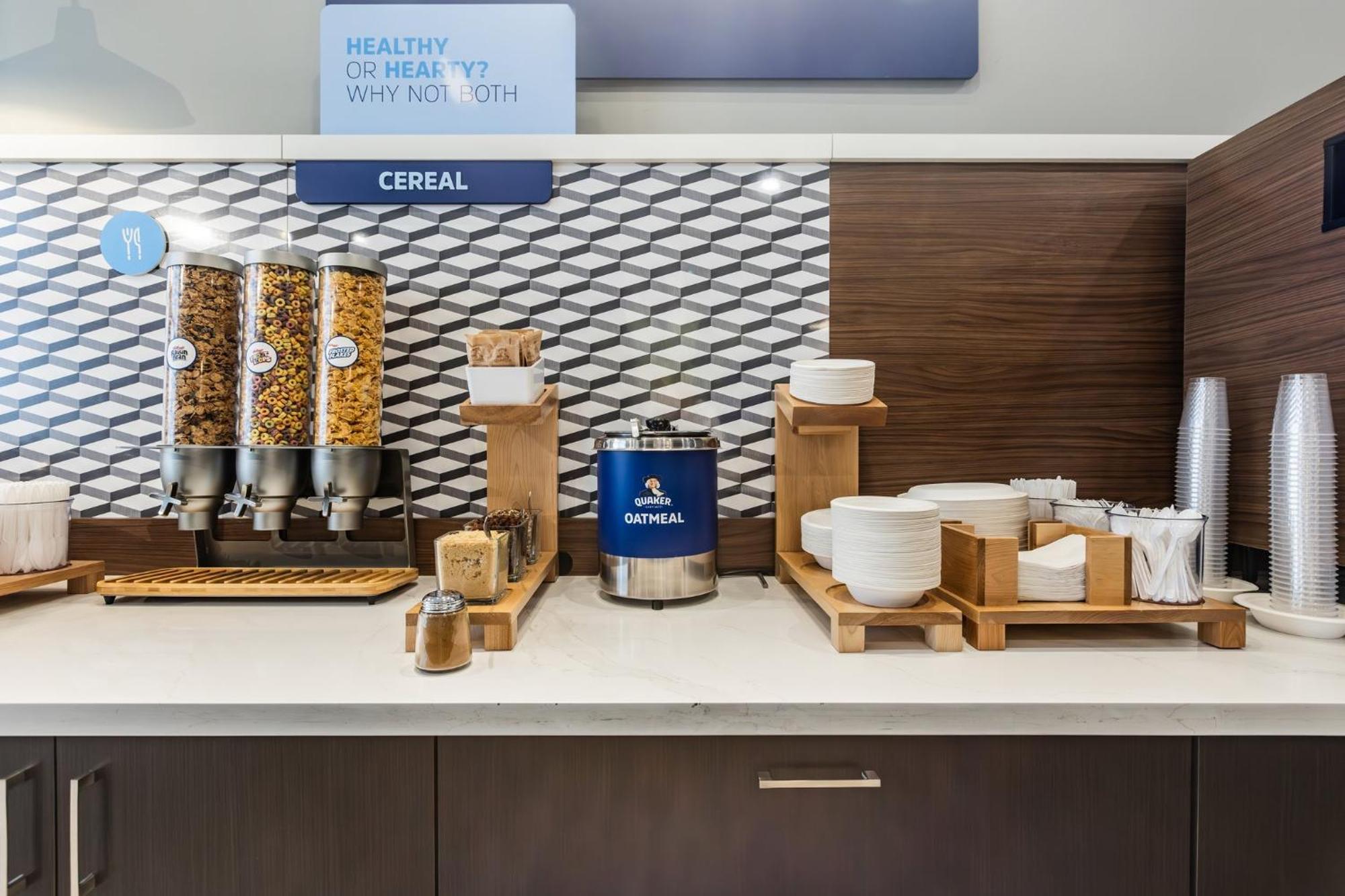 Holiday Inn Express & Suites - Toronto Airport South By Ihg エクステリア 写真