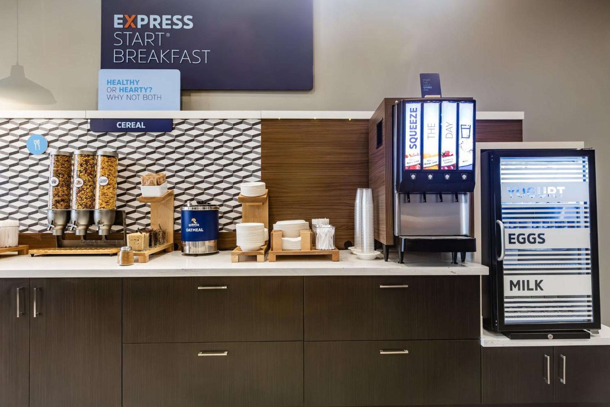 Holiday Inn Express & Suites - Toronto Airport South By Ihg エクステリア 写真