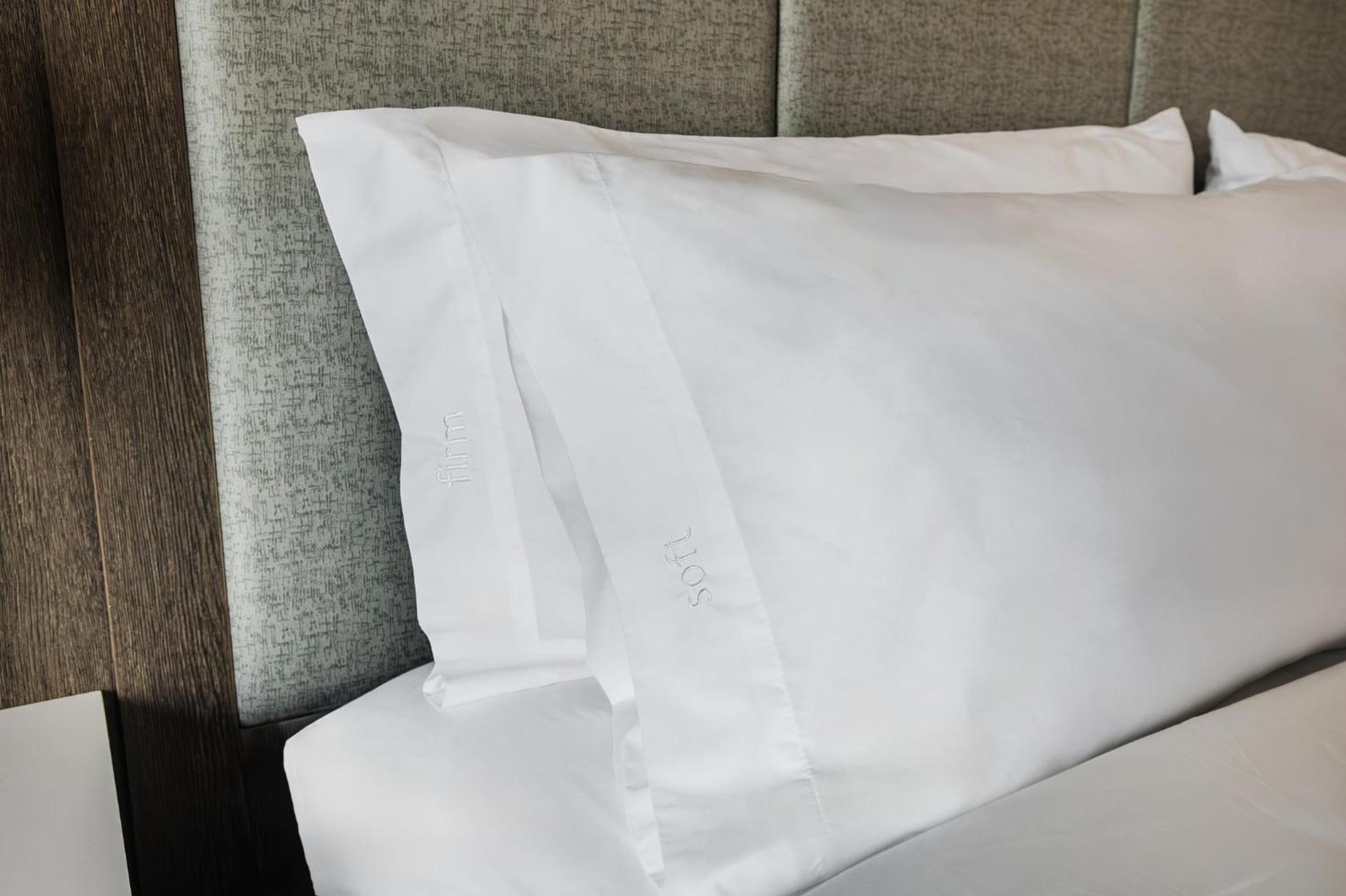Holiday Inn Express & Suites - Toronto Airport South By Ihg エクステリア 写真