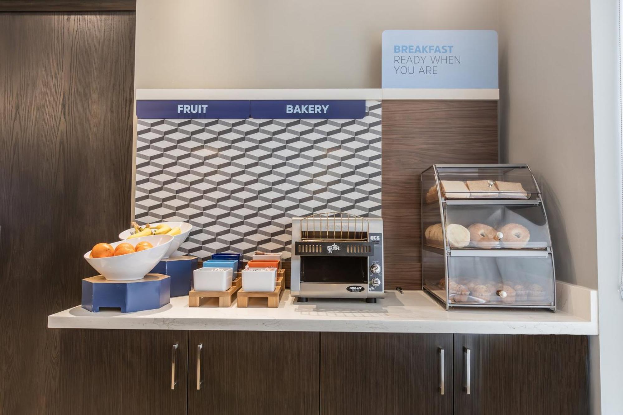 Holiday Inn Express & Suites - Toronto Airport South By Ihg エクステリア 写真