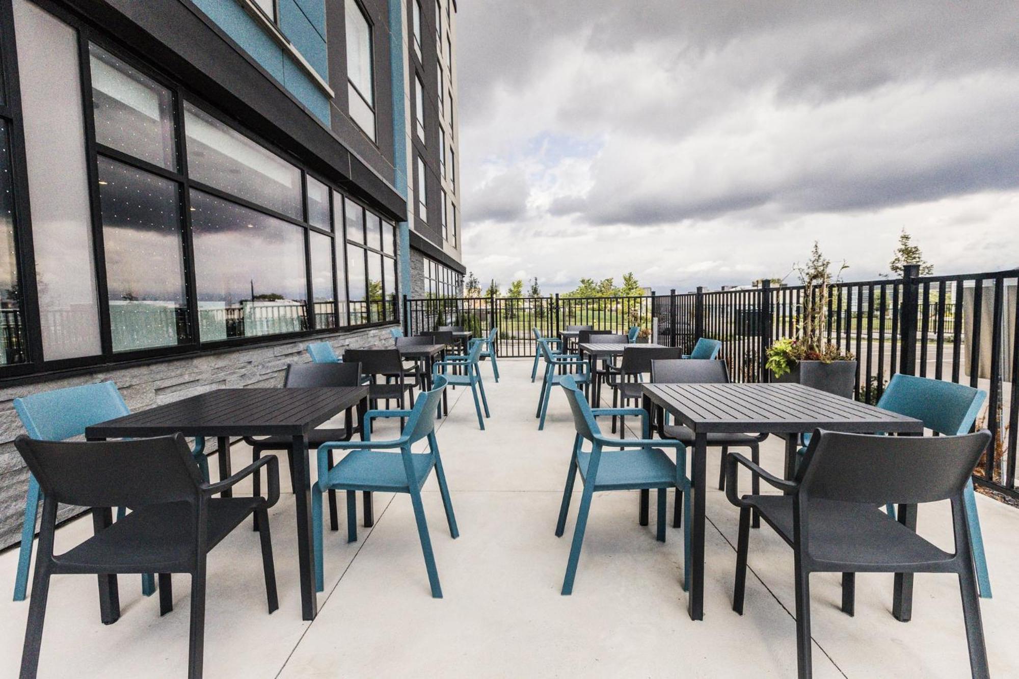 Holiday Inn Express & Suites - Toronto Airport South By Ihg エクステリア 写真