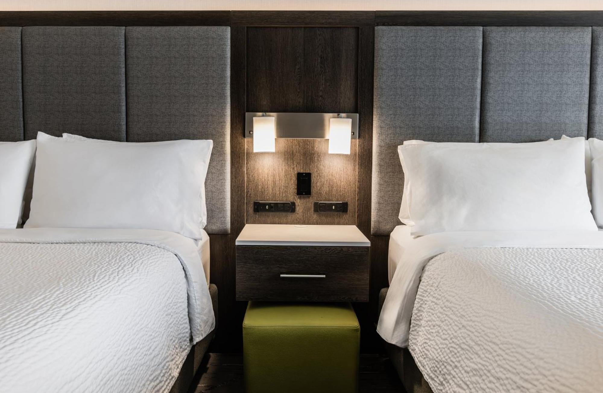 Holiday Inn Express & Suites - Toronto Airport South By Ihg エクステリア 写真