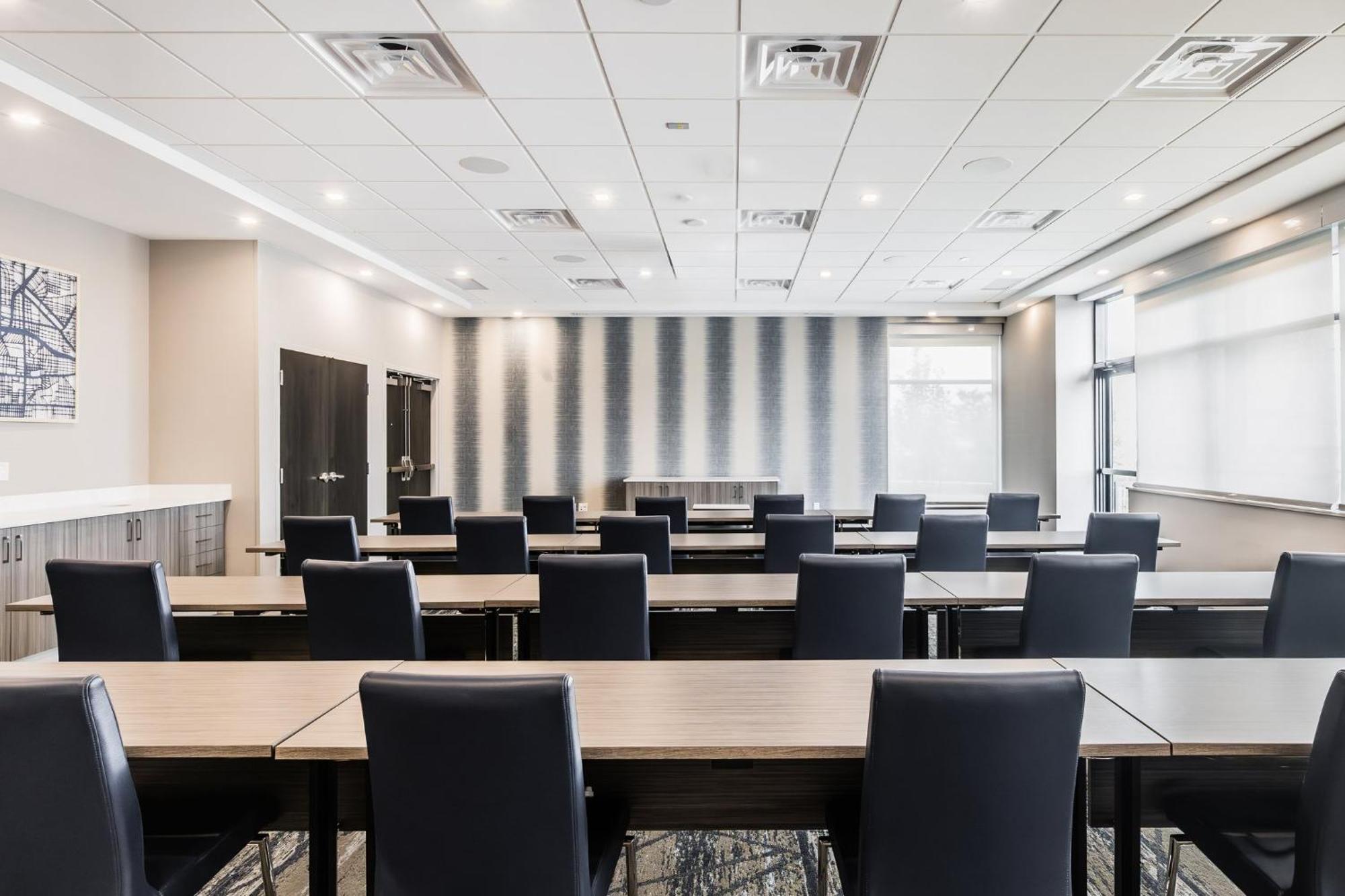 Holiday Inn Express & Suites - Toronto Airport South By Ihg エクステリア 写真
