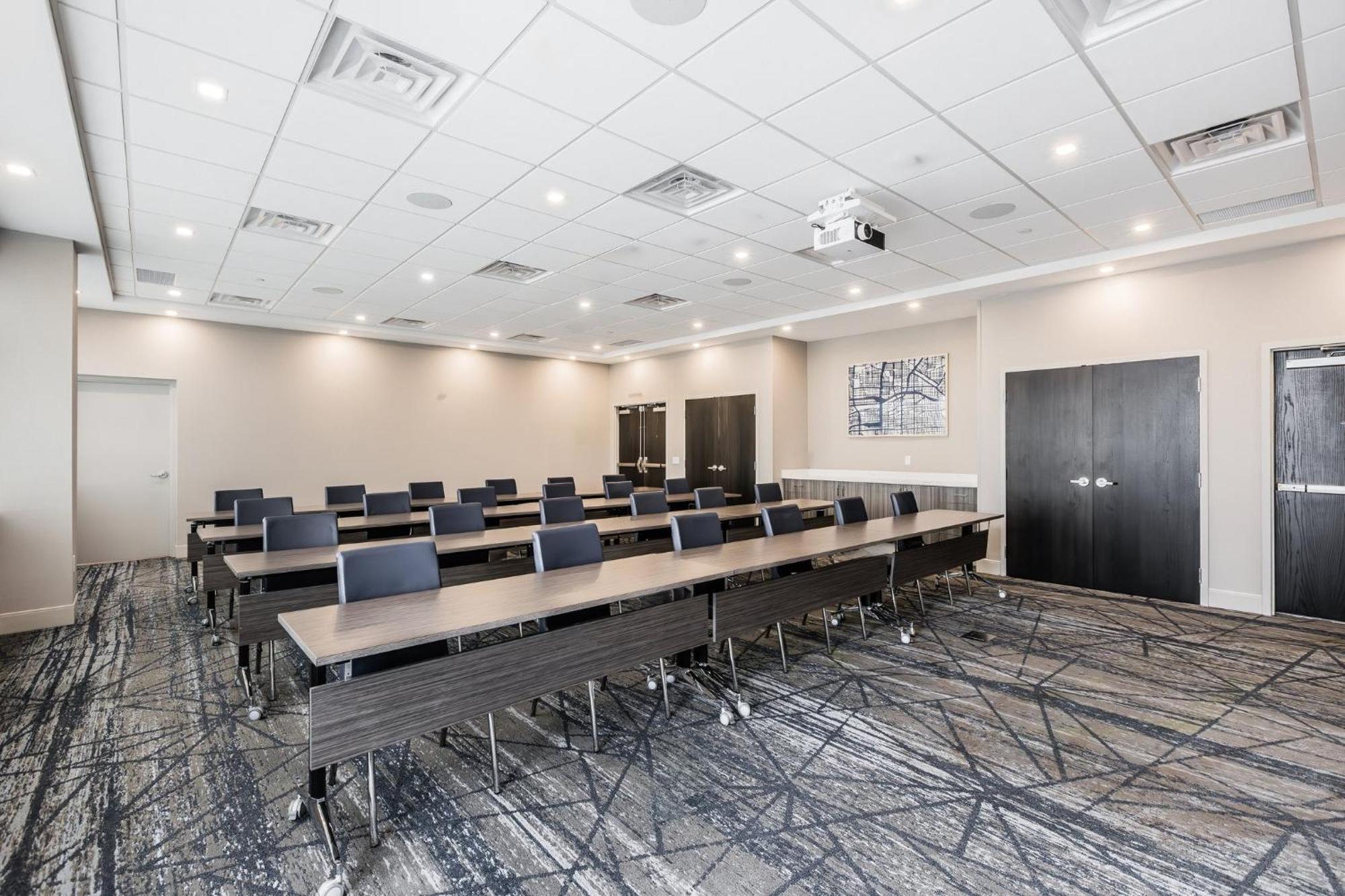 Holiday Inn Express & Suites - Toronto Airport South By Ihg エクステリア 写真