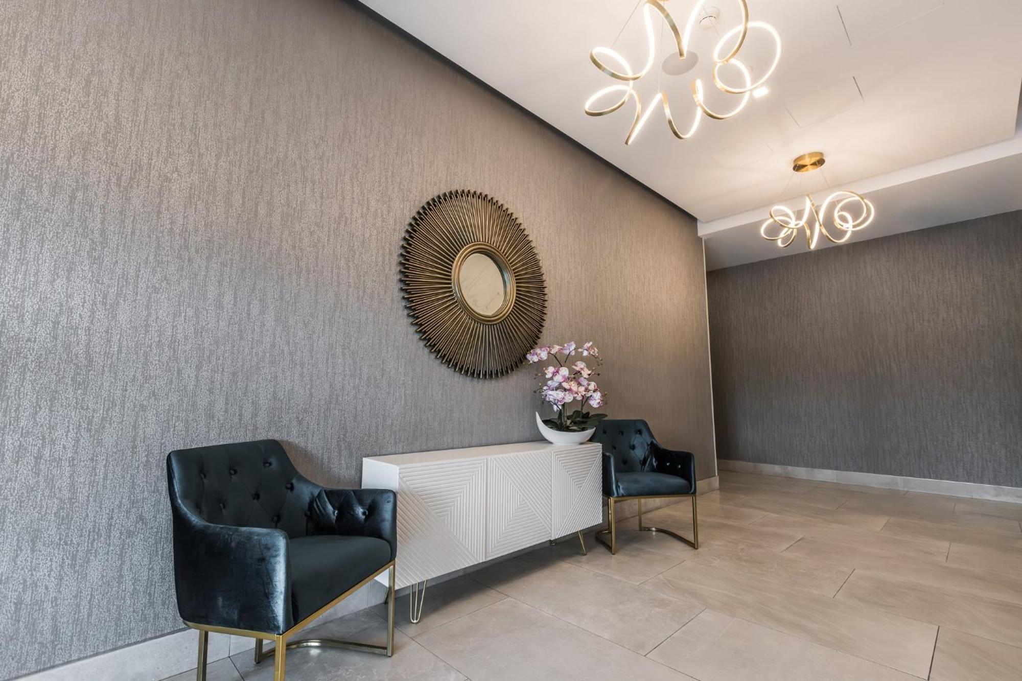 Holiday Inn Express & Suites - Toronto Airport South By Ihg エクステリア 写真