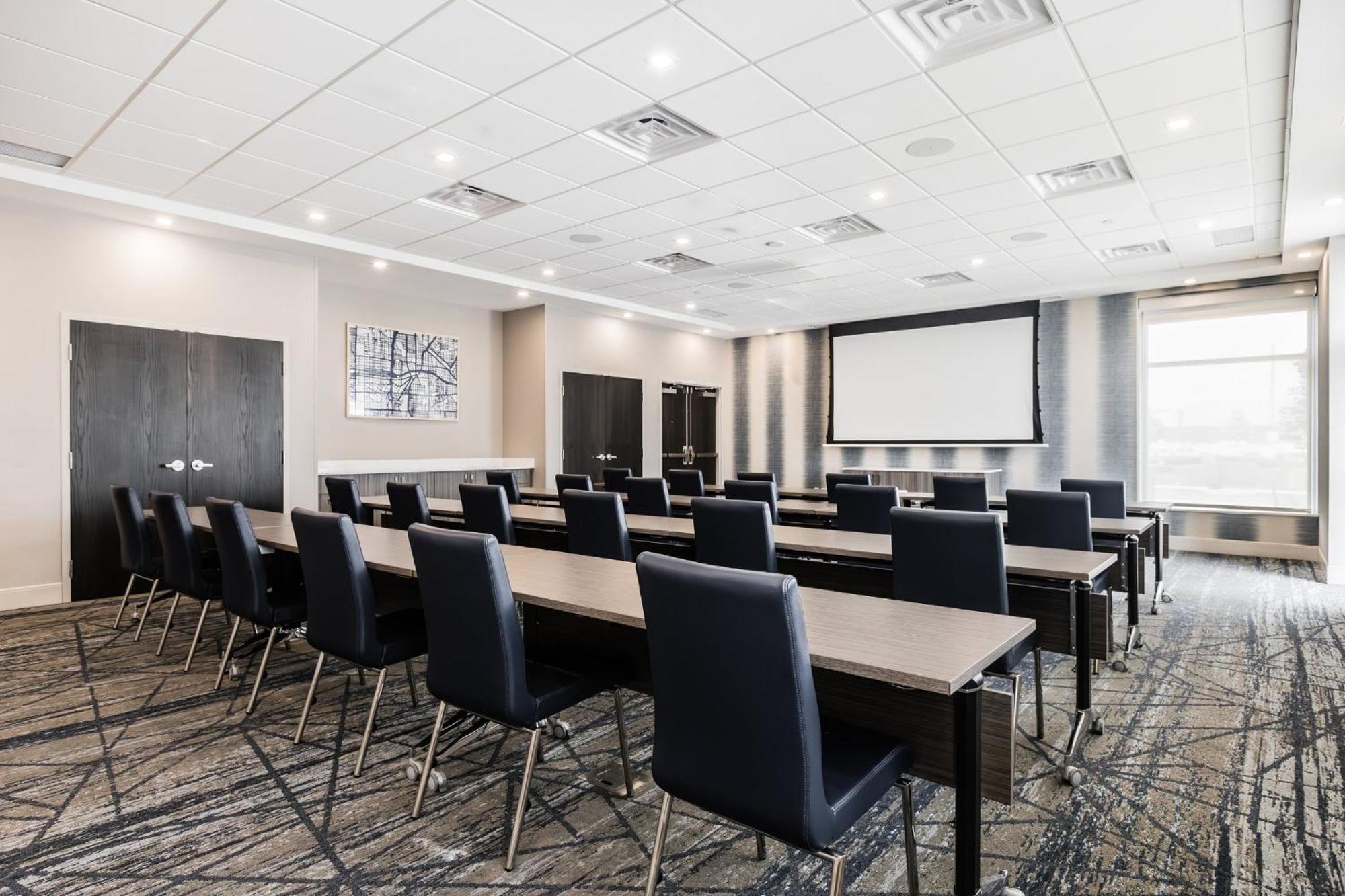 Holiday Inn Express & Suites - Toronto Airport South By Ihg エクステリア 写真