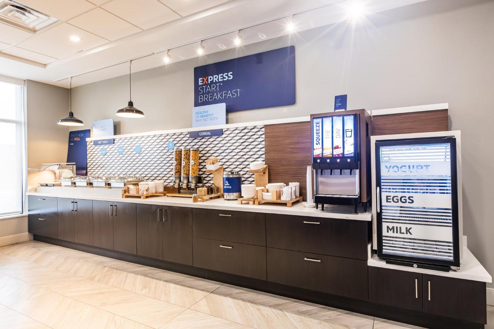 Holiday Inn Express & Suites - Toronto Airport South By Ihg エクステリア 写真